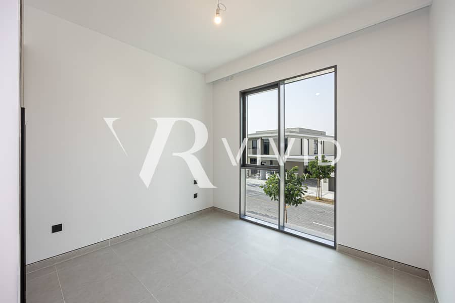 Single Row Villa | Padel Court | Large Plot - Image 15