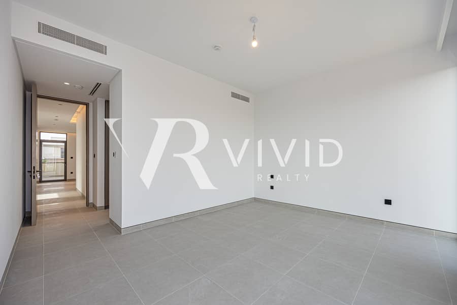 Single Row Villa | Padel Court | Large Plot - Image 21