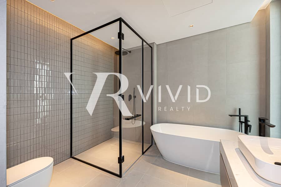 Single Row Villa | Padel Court | Large Plot - Image 24