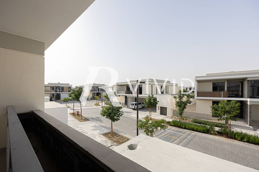 Single Row Villa | Padel Court | Large Plot - Image 26