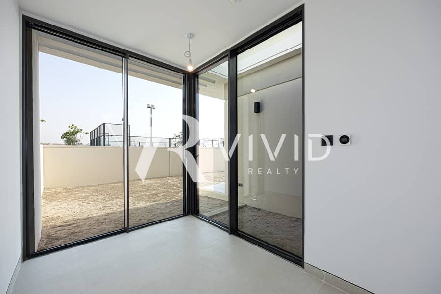 Single Row Villa | Padel Court | Large Plot - Image 29