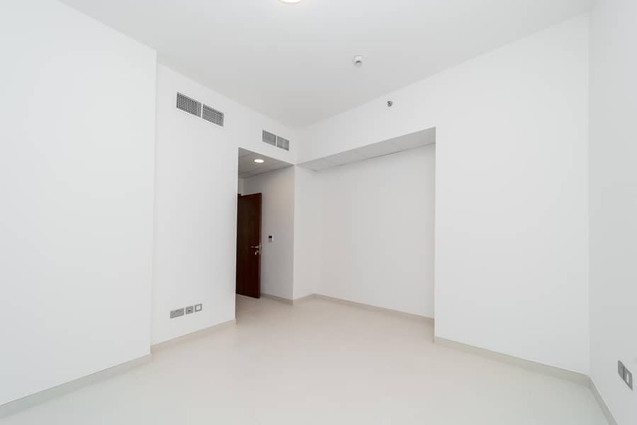 8 R7300646-Edit. jpg