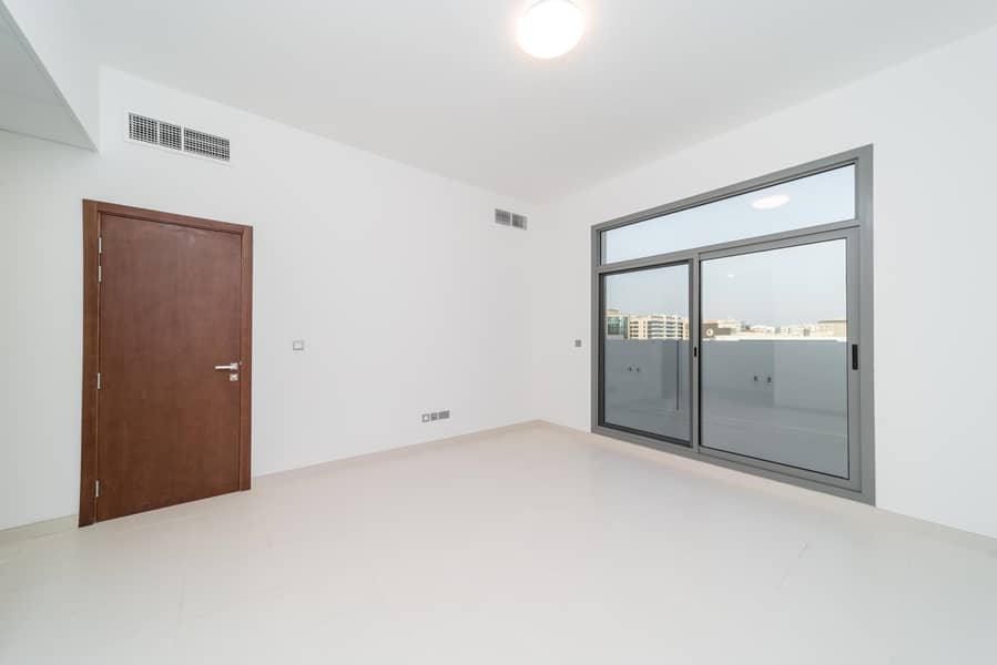 14 R7300675. jpg