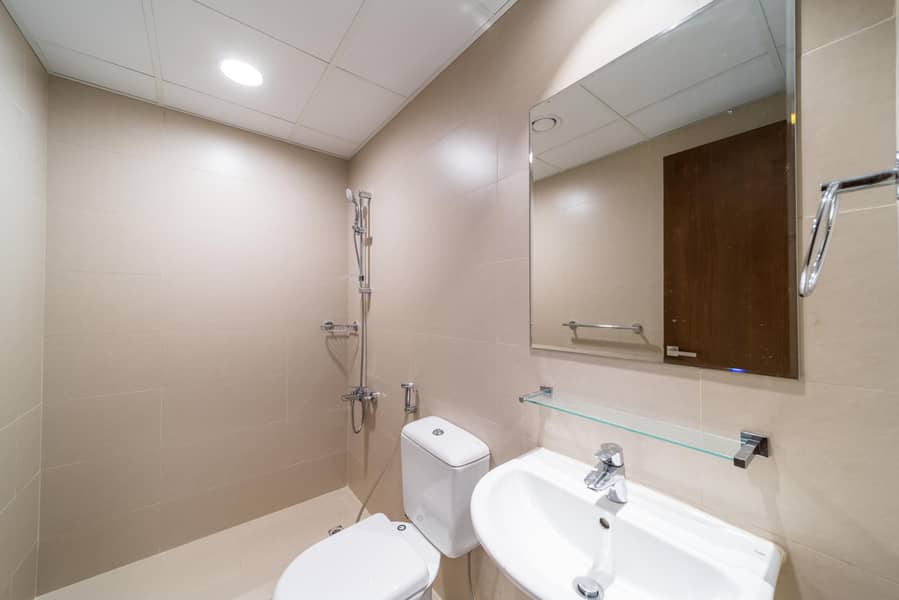 17 R7300679. jpg
