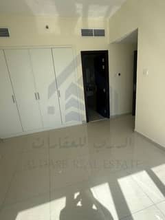 فرصة ذهبية | تملك حر | شقة فاخرة 3 غرف + غرفة خادمة للبيع | طابق مرتفع | إطلالة بحرية | المجاز 2 | 850,000 درهم