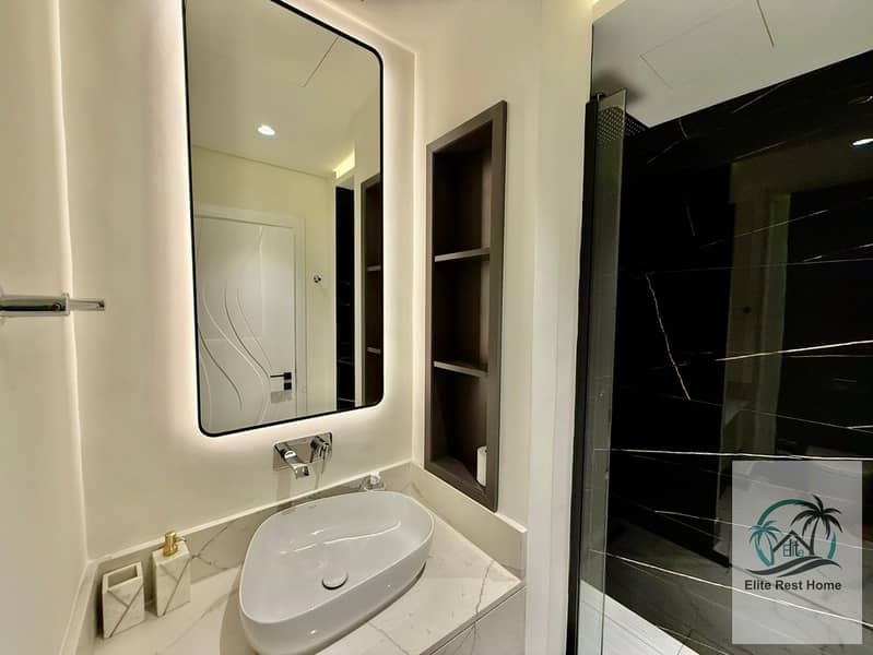 Exclusive Waterfront Home in Business Bay - Image 5