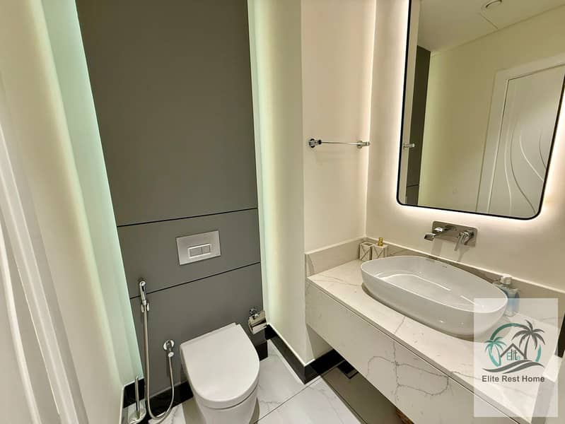 Exclusive Waterfront Home in Business Bay - Image 16