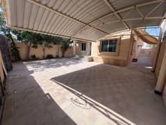 فيلا فاخرة للإيجار السنوي في المويهات 2 عجمان مساحه ممتازه و موقع راقي علي شارع الشيخ محمد بن زايد باقل الاسعار