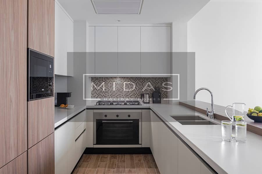 5 Marina Gate Deluxe Two Bedroom Suite Kitchen. jpg