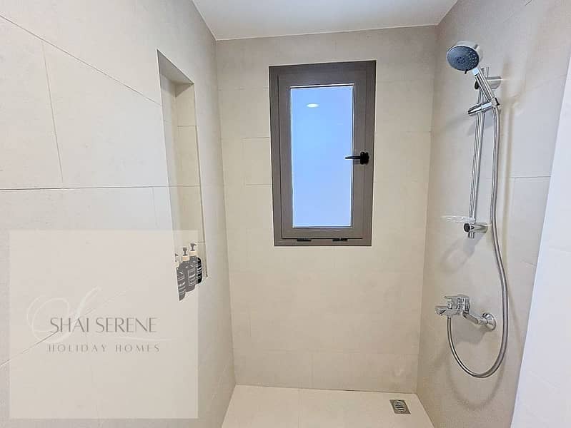 42 13. Shared Bathroom - IMG_5401. jpg