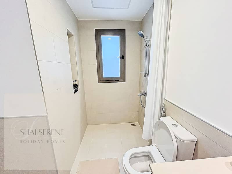 43 13. Shared Bathroom - IMG_5402. jpg