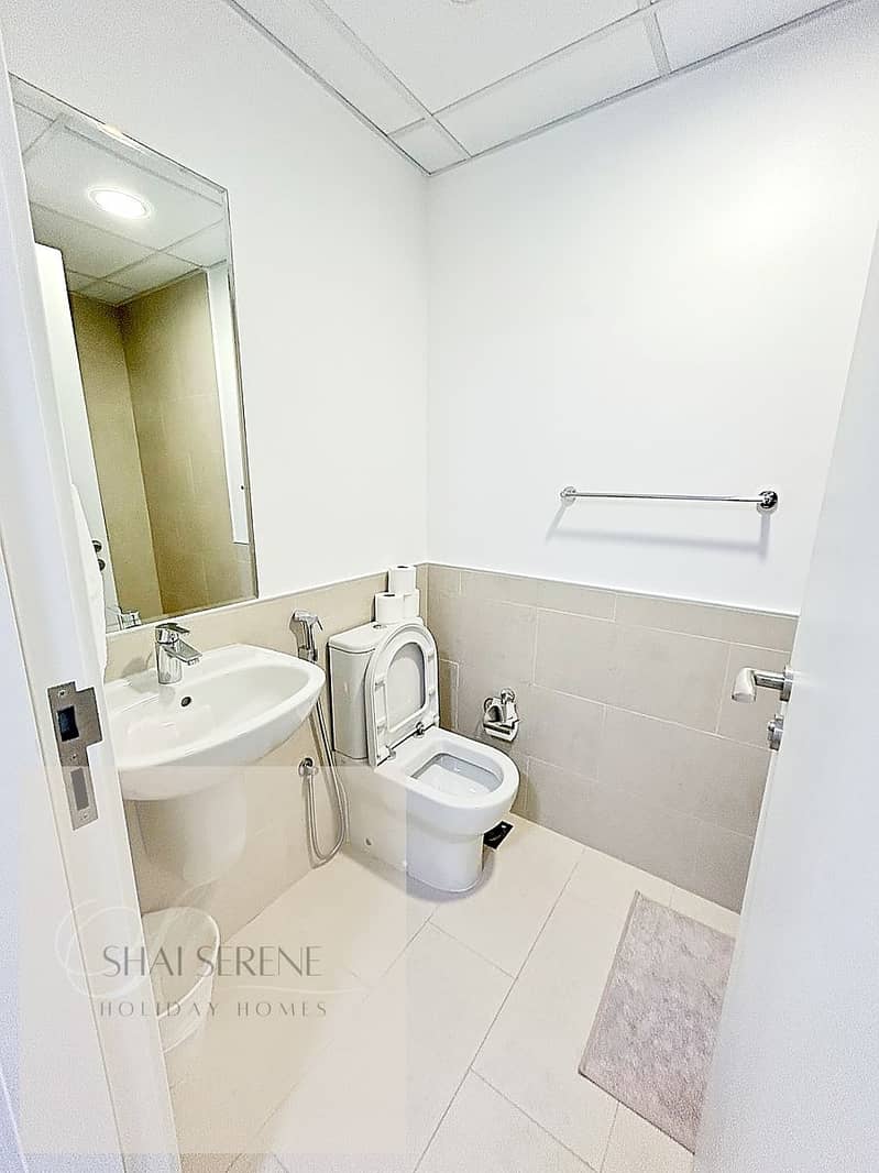 48 14. Maids Bathroom - IMG_5406. jpg