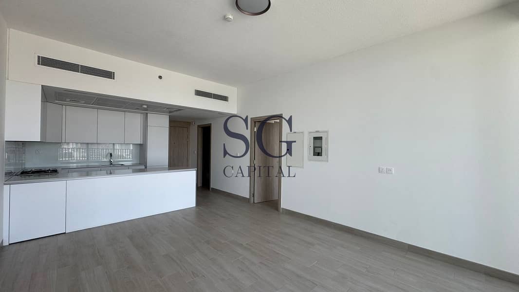 Elegant 1BR Retreat | Luxury Living | Vibrant Unit