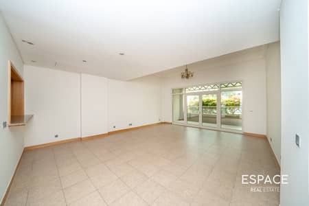 1 Bedroom Apartment for Rent in Palm Jumeirah, Dubai - 1BR+Maids | Spacious Layout | Unfurnished