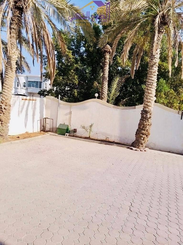 villa with a fantastic space for residence or investment