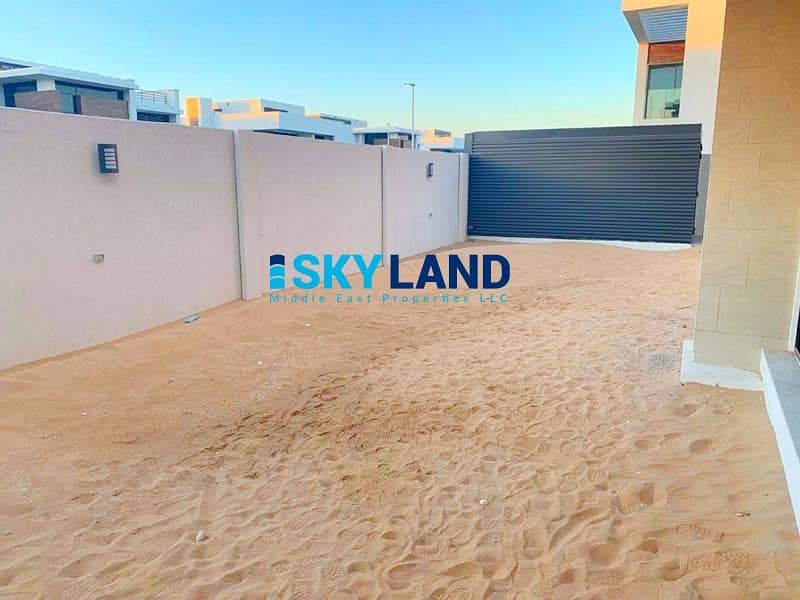 Big Plot | Private Entrance | Maid+Driver | Huge Garden Big Plot | Private Entrance | Maid+Driver | Huge Garden