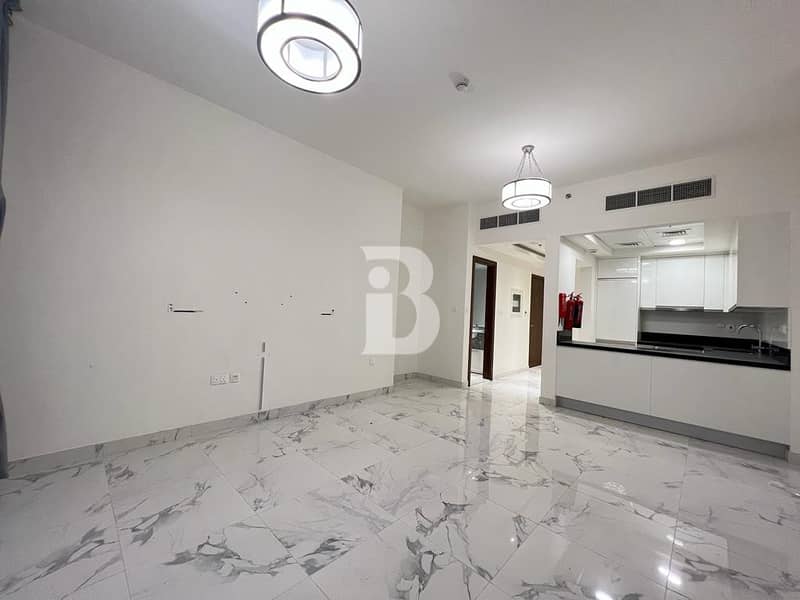 Canal View | Spacious | Great Location Canal View | Spacious | Great Location