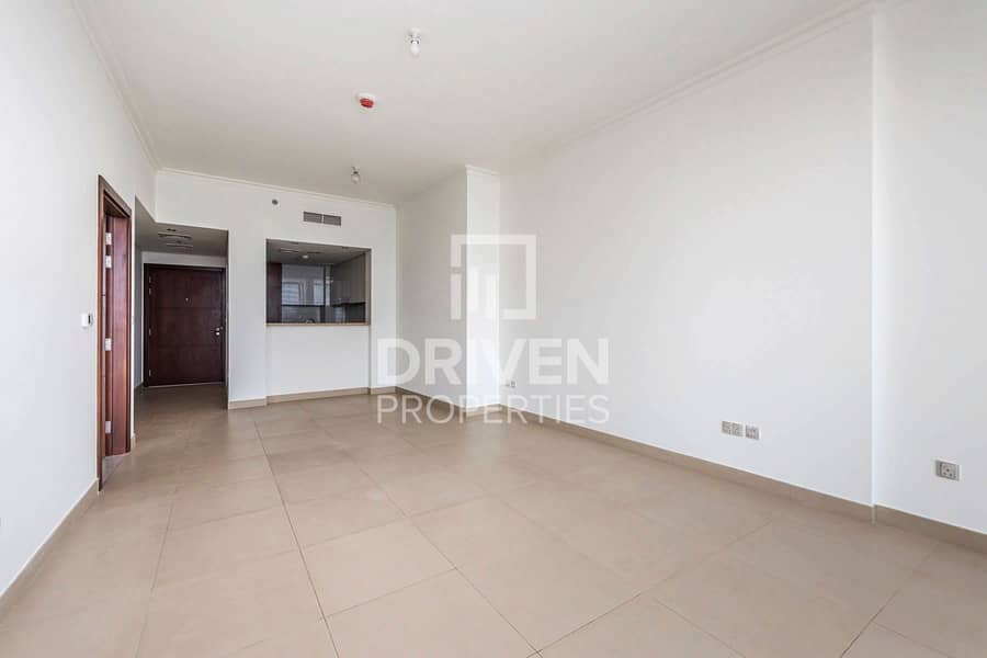 Mid Floor Unit | Skyline View | Vacant Soon Mid Floor Unit | Skyline View | Vacant Soon