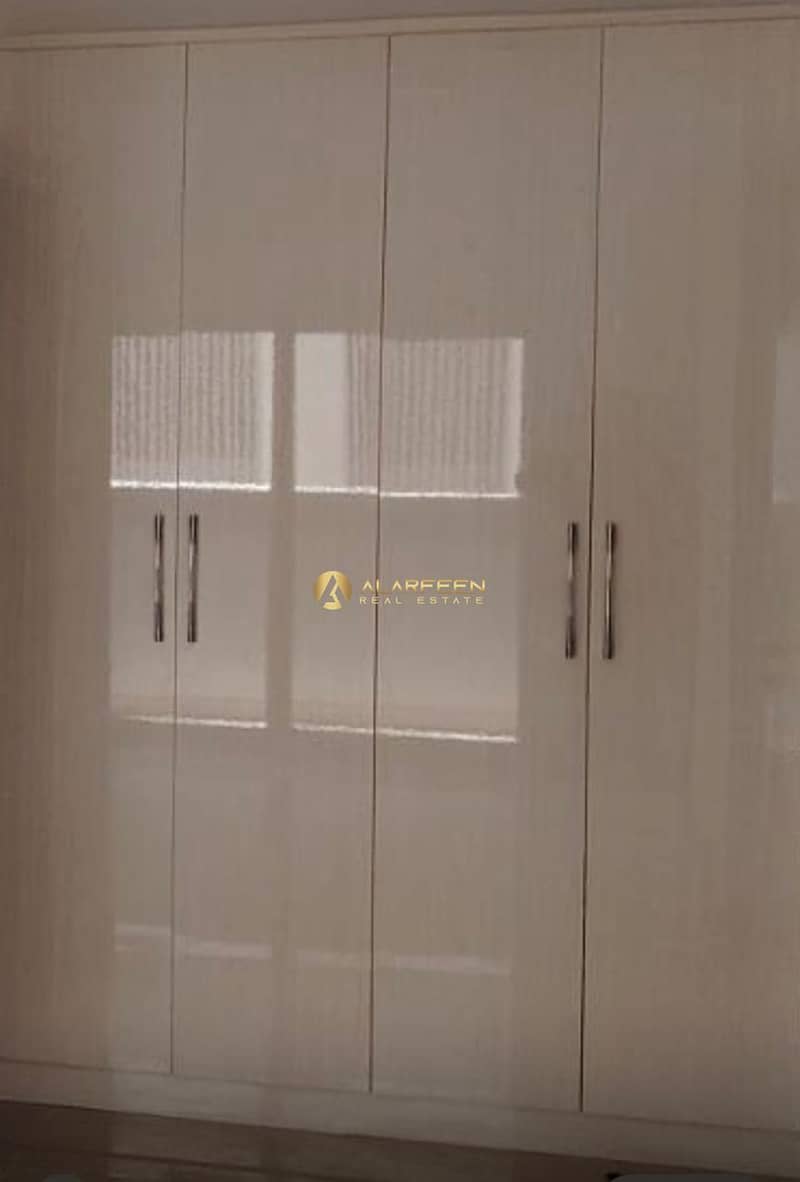 4 b1c18ef4-cbd3-4e38-a8af-2a5d6f659a3c. jpg