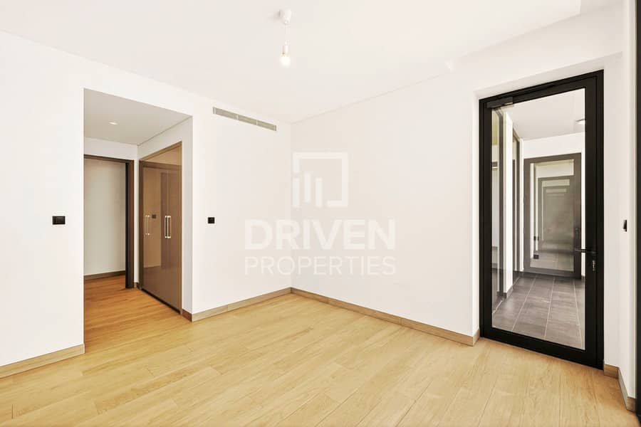 Brand New Unit | Burj Khalifa View | Best Location - Image 8