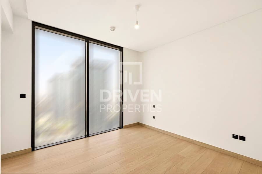 Brand New Unit | Burj Khalifa View | Best Location - Image 9