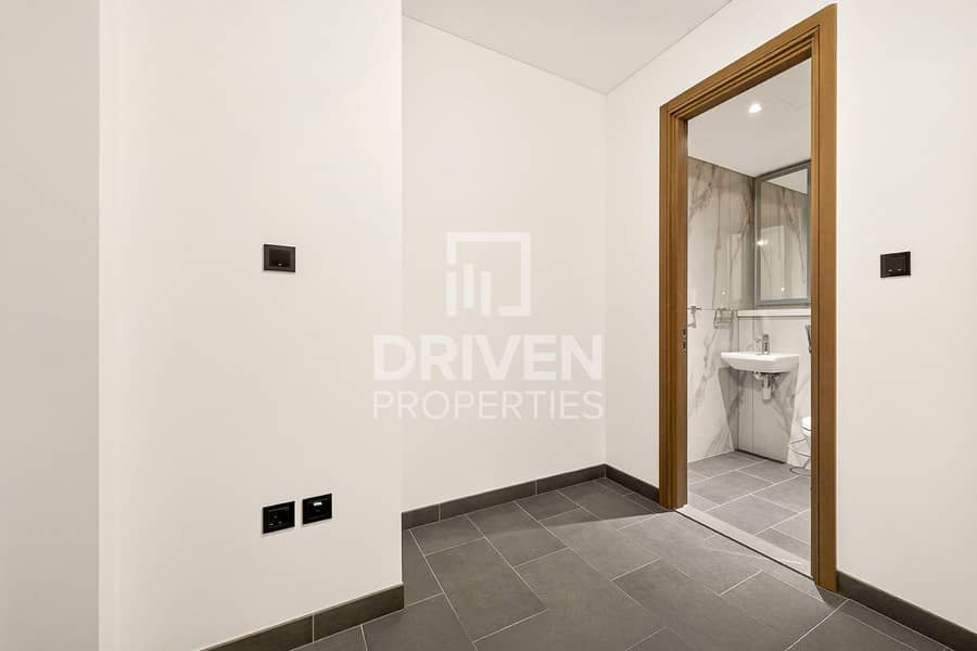 Brand New Unit | Burj Khalifa View | Best Location - Image 10