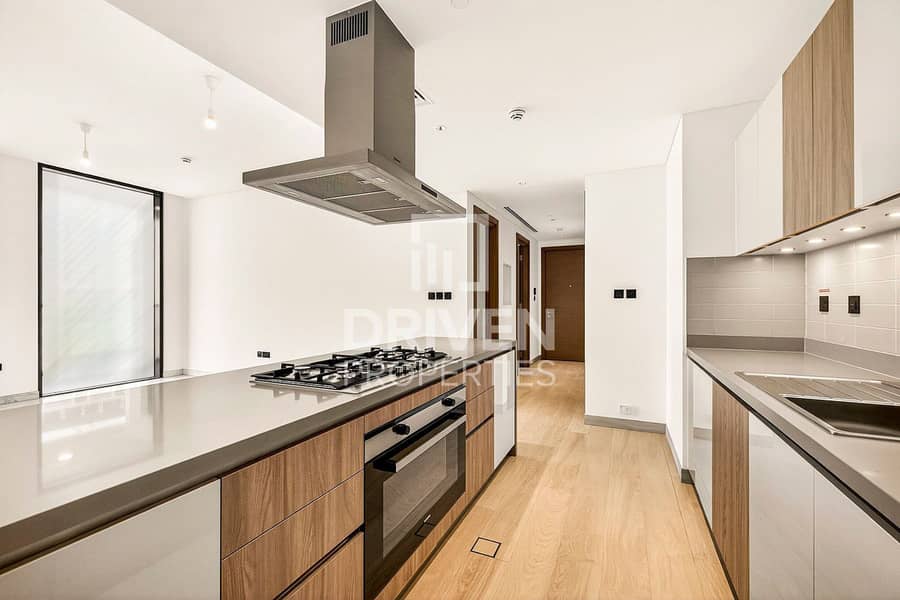 Brand New Unit | Burj Khalifa View | Best Location - Image 11