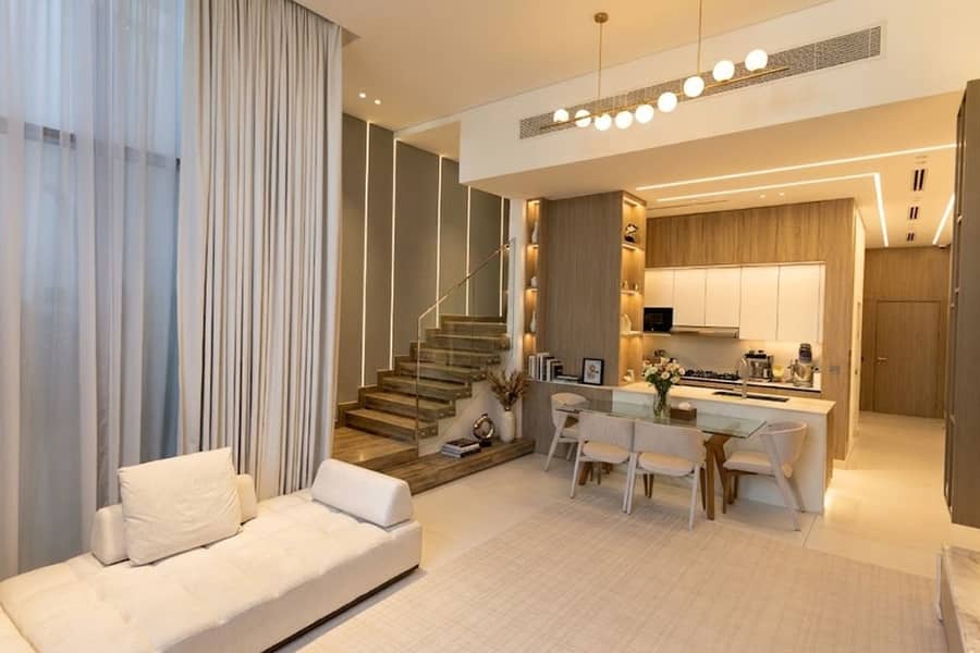 Upgraded | Vacant | Private Pool & Elevator - Image 3