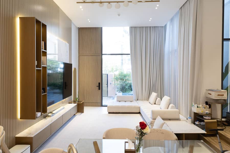 Upgraded | Vacant | Private Pool & Elevator - Image 2