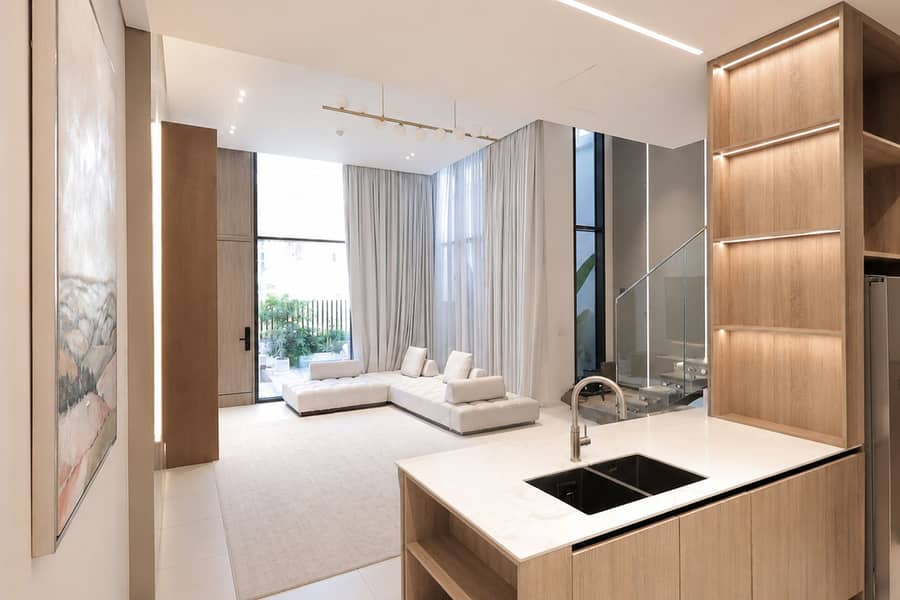 Upgraded | Vacant | Private Pool & Elevator - Image 4