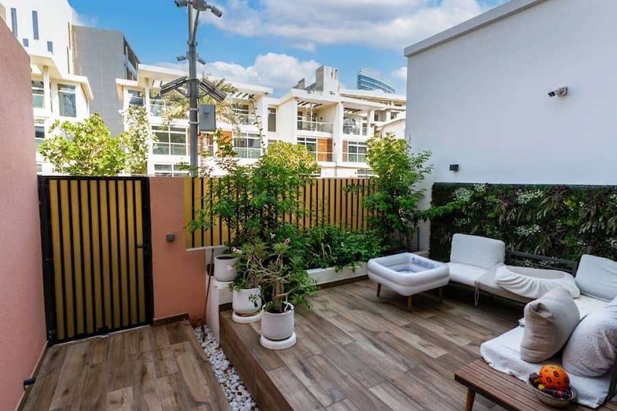 Upgraded | Vacant | Private Pool & Elevator - Image 16