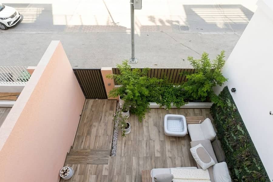 Upgraded | Vacant | Private Pool & Elevator - Image 18
