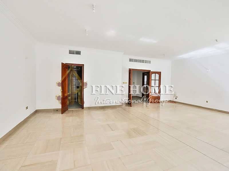 Amazingly Well Spaced 4BR Apartment Amazingly Well Spaced 4BR Apartment