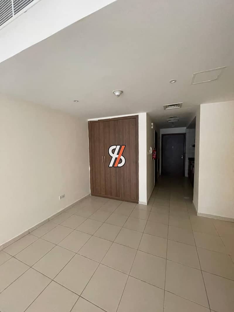 9 2c8feab4-a95b-41f4-8b7e-eda970d78258. jpg