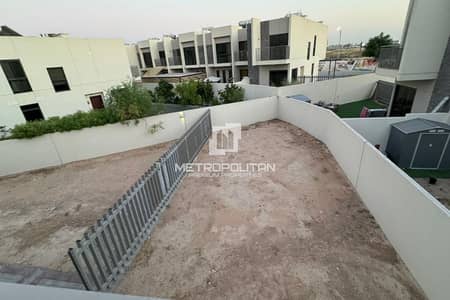 3 Camere Townhouse in Vendita a DAMAC Hills 2 (Akoya by DAMAC), Dubai - Villetta a schiera a DAMAC Hills 2 (Akoya by DAMAC)，Odora, 3 camere da letto, 2400000 AED - 15206374