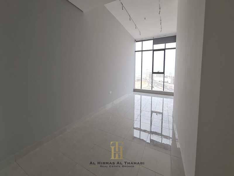 1 Month Free / Bright and Spacious / Luxury Living