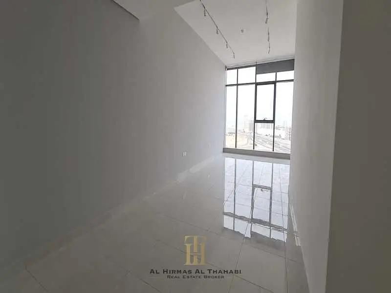 1 Month Free / Bright and Spacious / Luxury Living