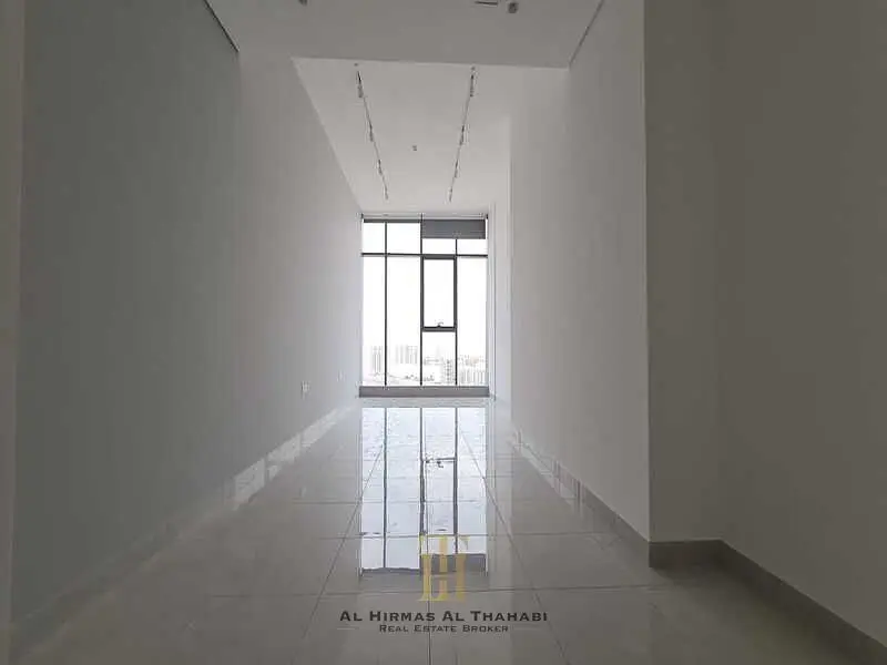 1 Month Free / Bright and Spacious / Luxury Living