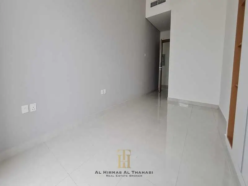 1 Month Free / Bright and Spacious / Luxury Living