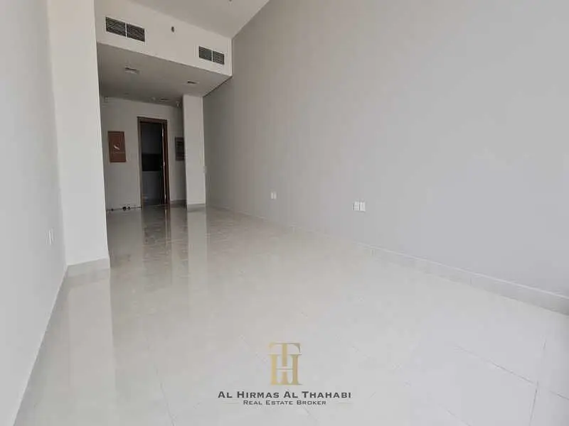1 Month Free / Bright and Spacious / Luxury Living