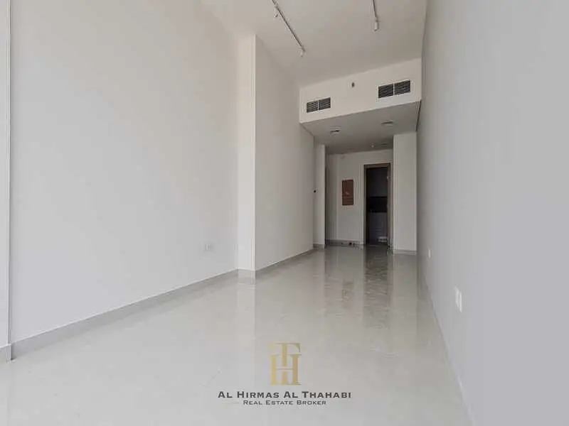 1 Month Free / Bright and Spacious / Luxury Living