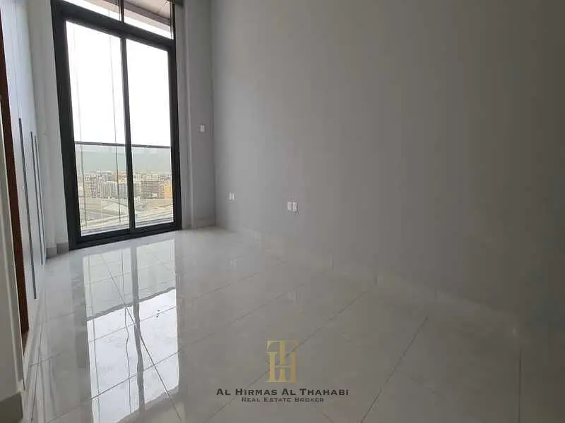 1 Month Free / Bright and Spacious / Luxury Living