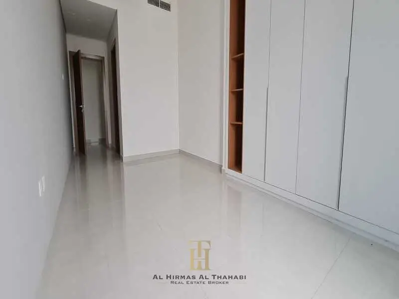1 Month Free / Bright and Spacious / Luxury Living