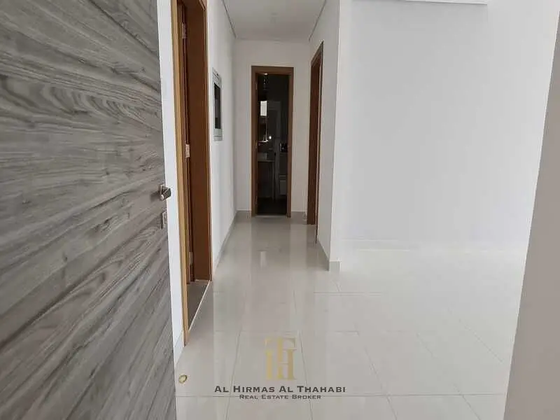 1 Month Free / Bright and Spacious / Luxury Living