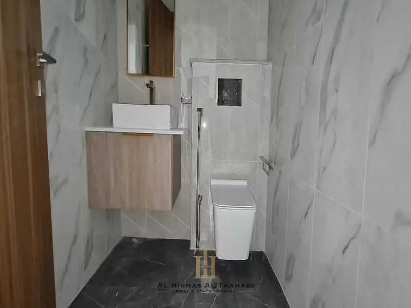 1 Month Free / Bright and Spacious / Luxury Living