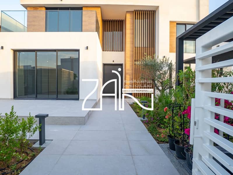 Corner 4BR Villa|Vacant|Private Garden|Nearby Pool Corner 4BR Villa|Vacant|Private Garden|Nearby Pool