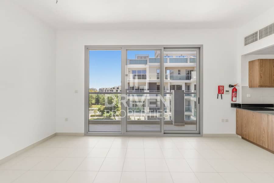 Brand New Unit | 2 Balcony | Courtyard view - Widok 4