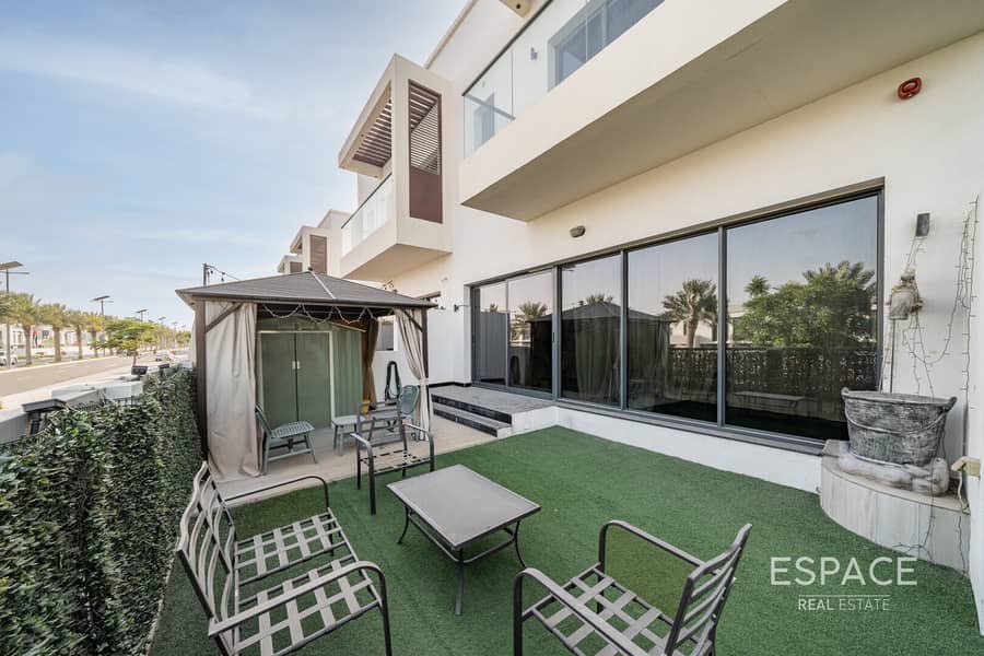 Single Row | Spacious Layout | Elevator Single Row | Spacious Layout | Elevator