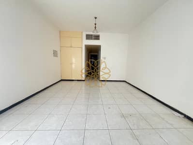 Studio te Huur in Al Majaz, Sharjah - b5aeb8d4-270c-4fc3-a82e-ae9ac81c4fb7. jpg Studio te Huur in Al Majaz, Sharjah - b5aeb8d4-270c-4fc3-a82e-ae9ac81c4fb7. jpg