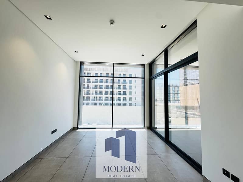 SPACIOUS UNIT | VACANT | PREMIUM AMENITIES - View 3
